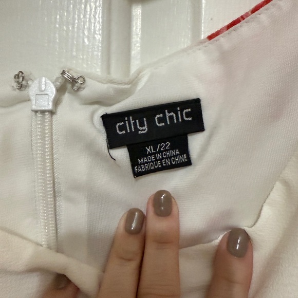 City Chic Floral Off-Shoulder Romper - Picture 3 of 3